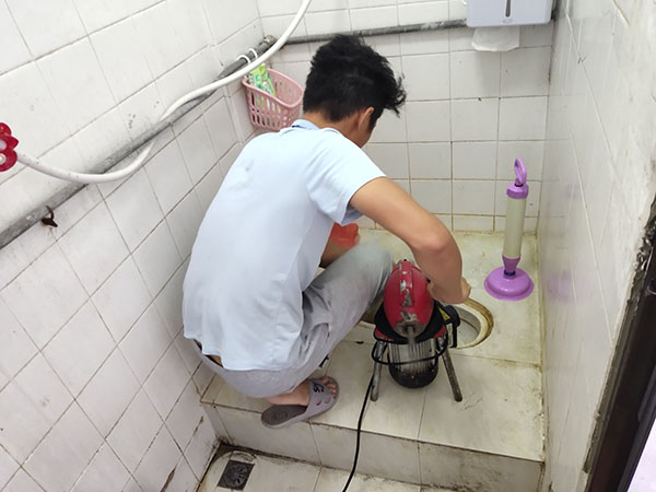 息县肥皂掉到马桶里把马桶堵住了怎么办？马桶堵住了怎么办